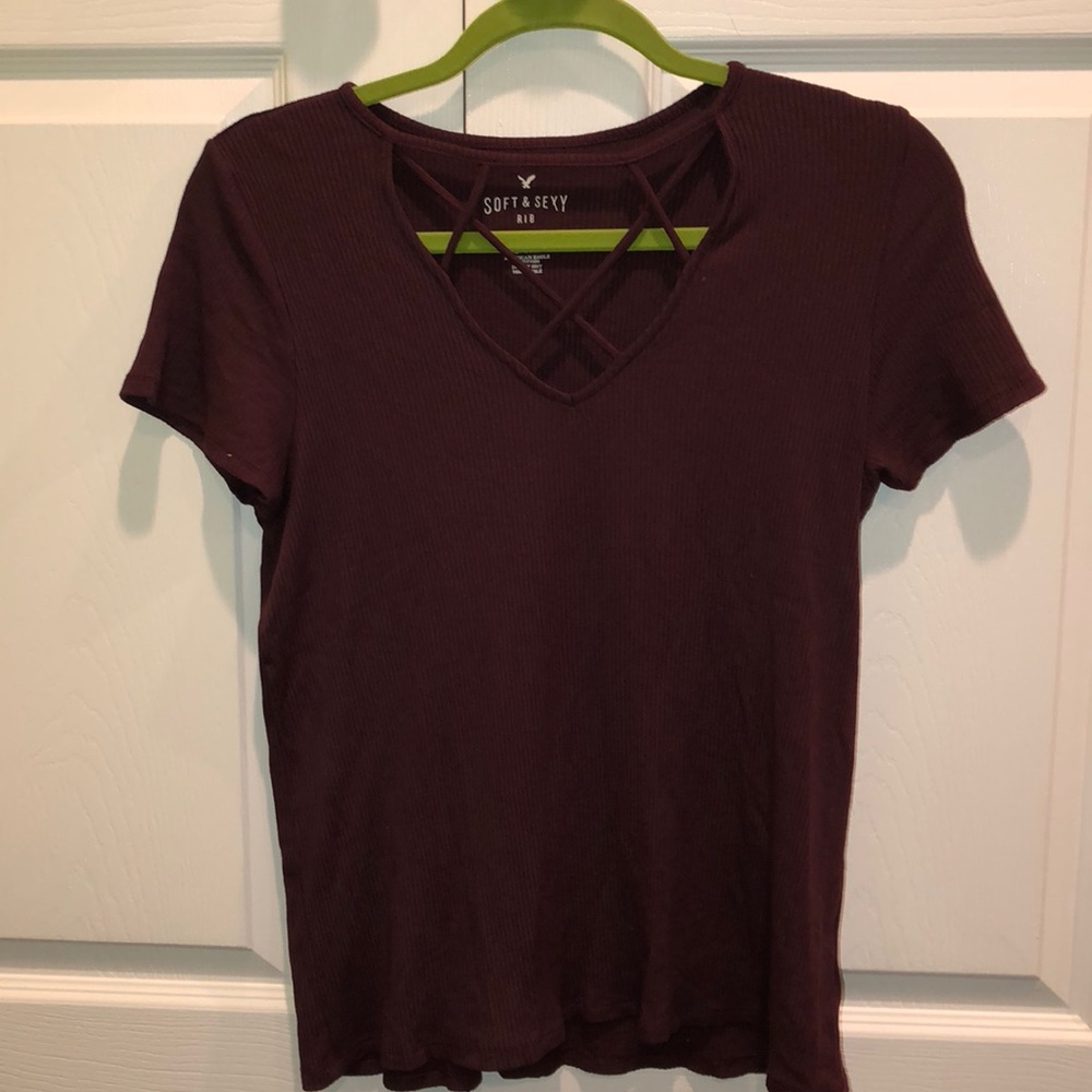 AMERICAN EAGLE Maroon t shirt
